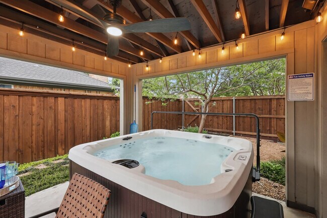 Building Photo - 328 Shawnee Trail