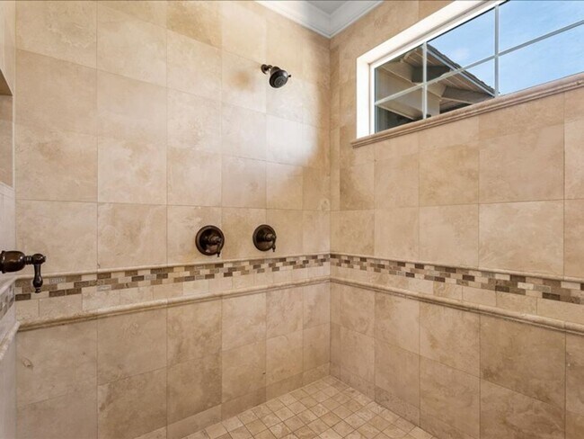 Building Photo - Stunning Tumalo Home on 3.21 Acres with Ca...