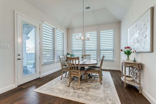 Building Photo - "Charming 3-Bed Haven in Little Elm with G...