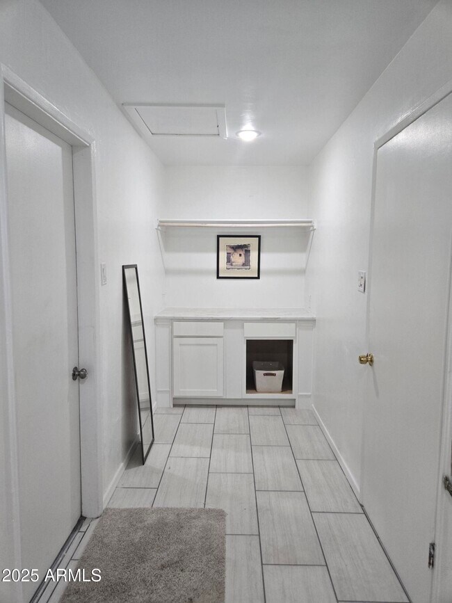 Building Photo - 3731 W Fleetwood Ln