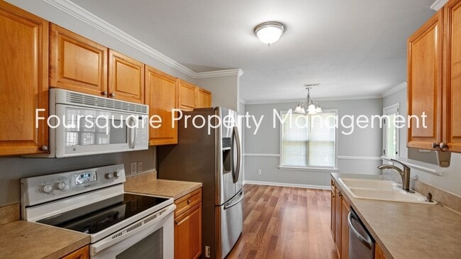 Building Photo - End Unit Townhome | Sunroom| Community Poo...