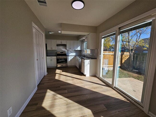 Building Photo - 1416 Hyridge Cir