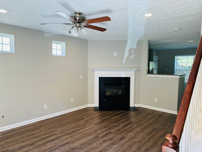 Building Photo - 208 Oak Grove Way