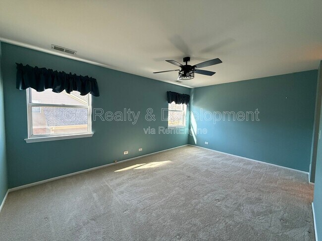 Building Photo - 2878 Meadow Ln