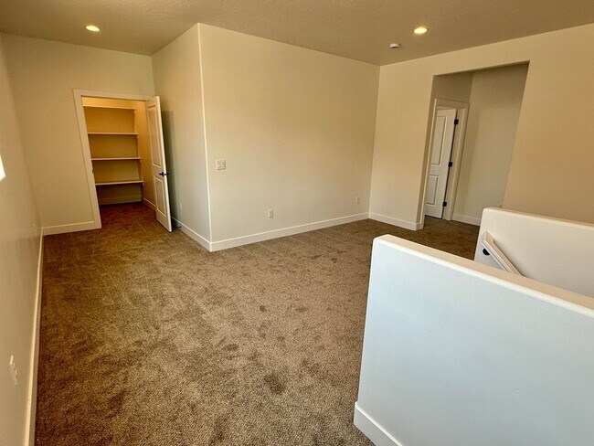 Building Photo - BRAND NEW Three Bedroom Townhome in Desert...