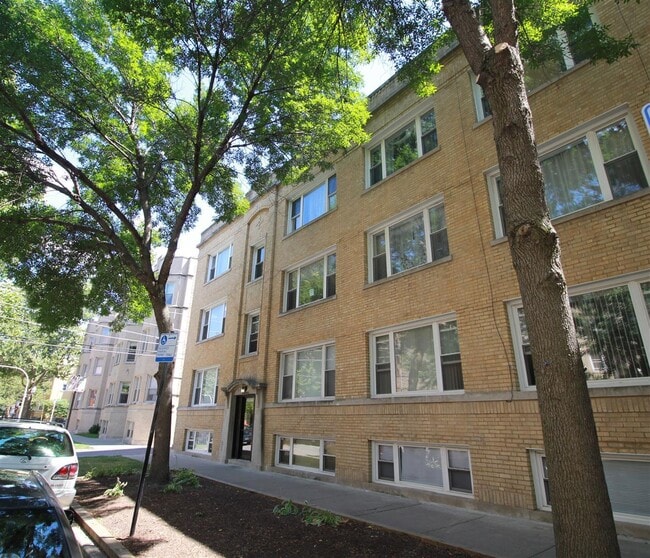 Primary Photo - 2319 W Rosemont Ave