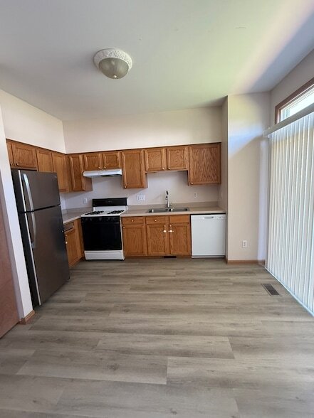 Building Photo - 757 Bayles Dr