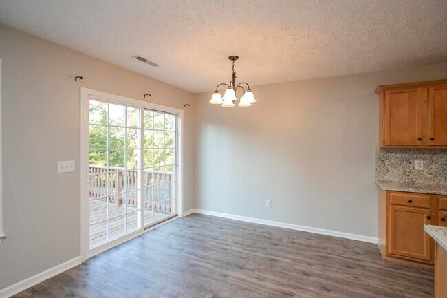 Building Photo - 1254 Lasalle Dr