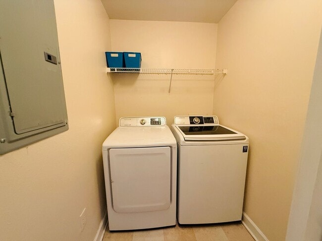 Building Photo - 18557 Bridle Club Dr
