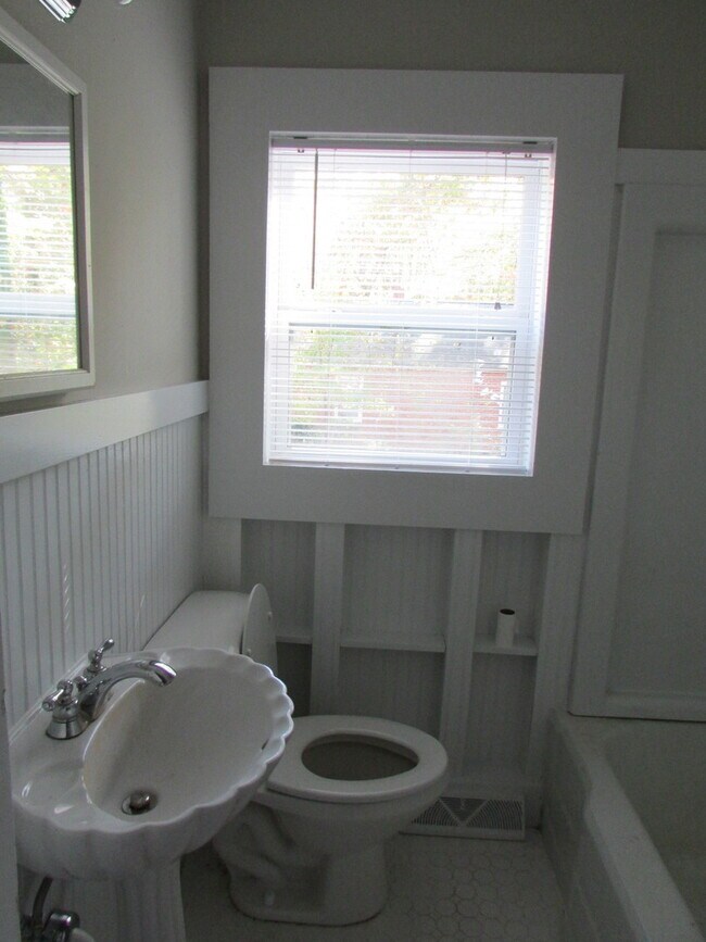 Building Photo - Cute 2 Bedroom Home available in Stanley!!