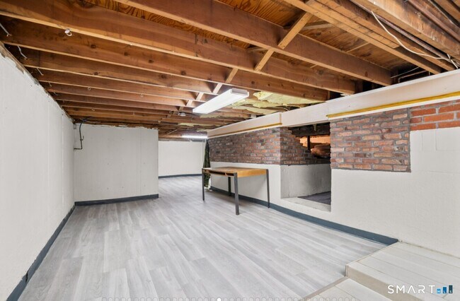 Building Photo - 92 Kenmore Rd