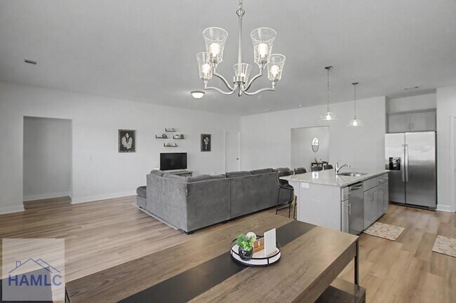 Building Photo - 413 Mcclelland Lp NE