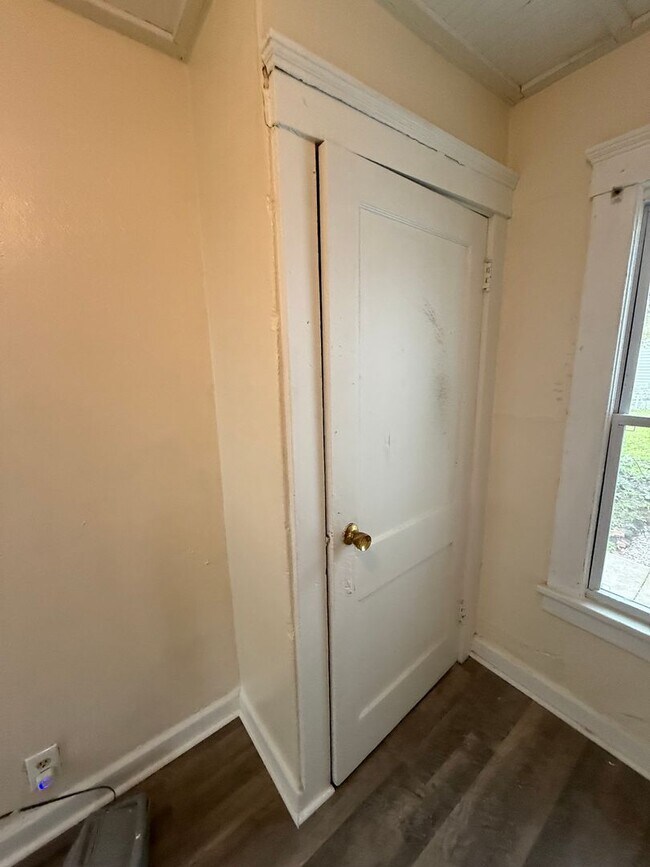 Building Photo - Section 8 Accepted! 4br 2ba Home