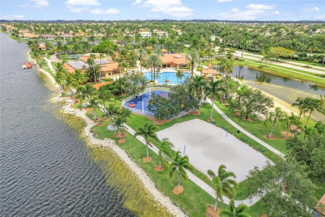 Building Photo - 19500 SW 39th Ct