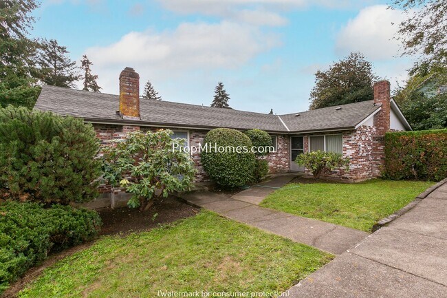 Building Photo - Cozy Two Bedroom Duplex in Oregon City - P...