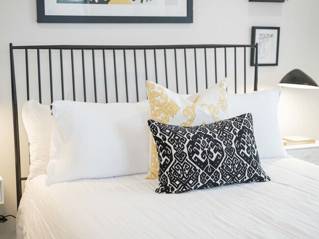 Building Photo - 2612 SW Livingston Square