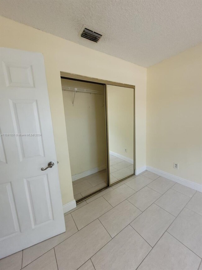 Building Photo - 11477 NW 39th Ct