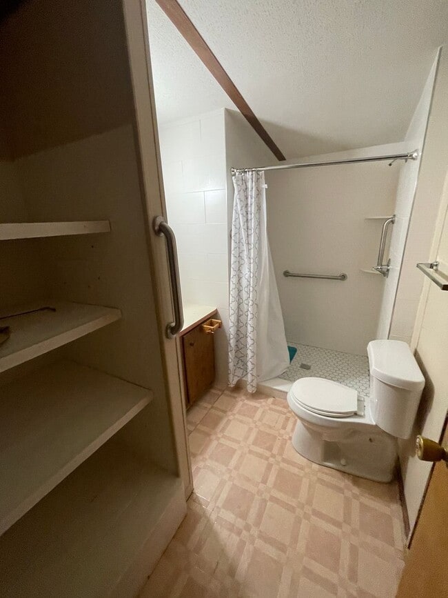 Building Photo - Quiet setting between Angier and Fuquay Varina