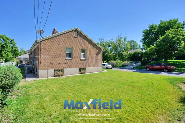 Building Photo - LEASE SPECIAL ! Sugarhouse Bungalow 2 BD 1 BA 1GA - 1500+ sq ft