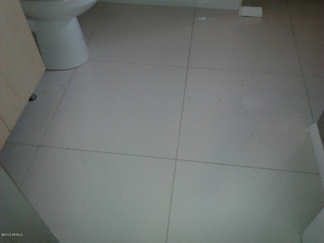 Building Photo - 1302 E Maryland Ave