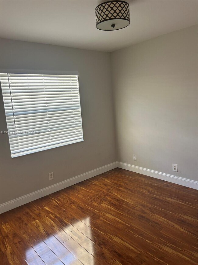 Building Photo - 3216 Coral Ridge Dr