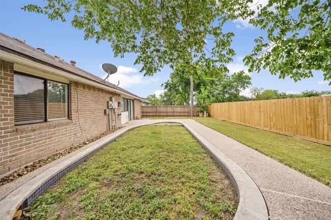 Building Photo - 6531 Vanlynn Ln