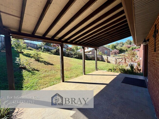 Building Photo - Charming 3-Bedroom Home with Modern Upgrad...