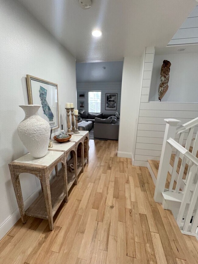 Building Photo - Beautifully Furnished Home in Huntington Beach