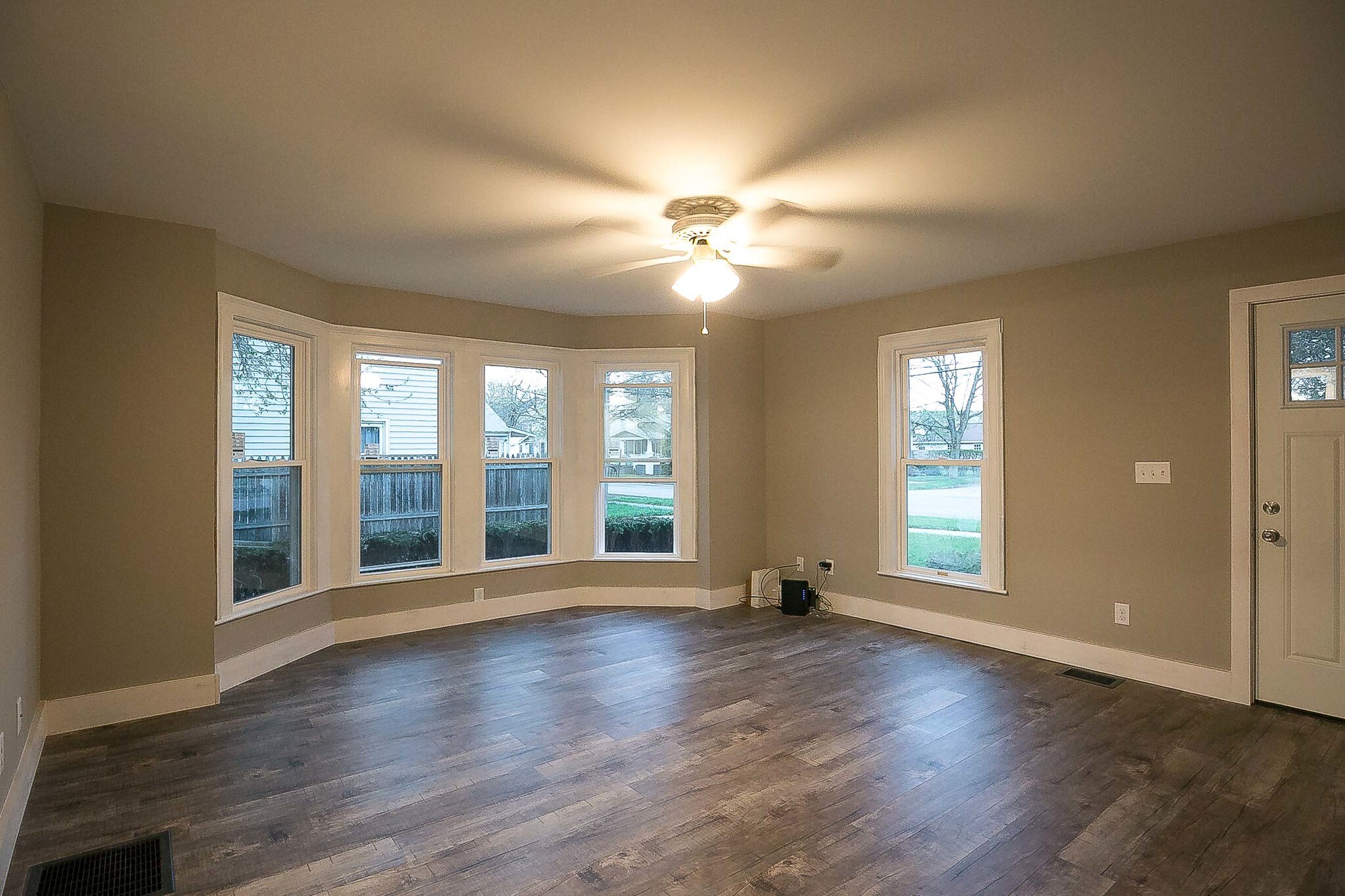 Building Photo - 122 Sayre St