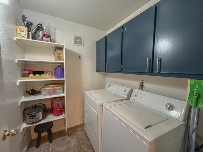 Building Photo - 7885 W Flamingo Rd