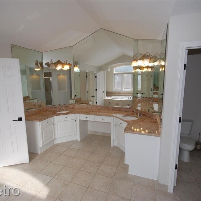 Building Photo - 5121 Parkgate Dr