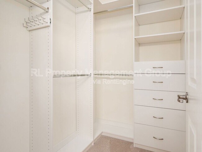 Building Photo - 5861 Yellowfin Ln