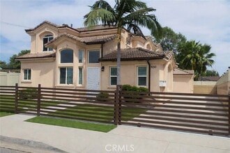 Building Photo - 930 S Charlotte Ave