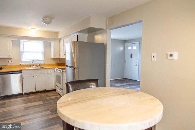 Building Photo - 12 W Wayne Terrace