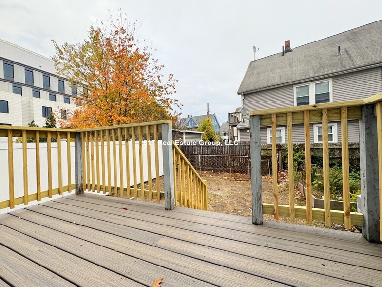 Building Photo - 4 Everett Square