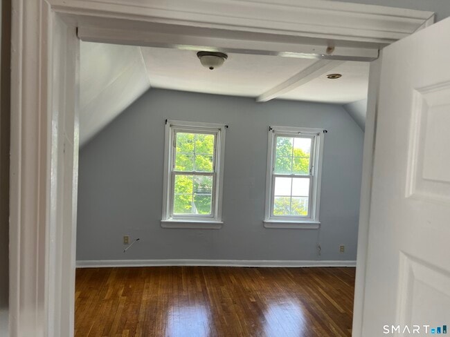 Building Photo - 137 Hollister Ave
