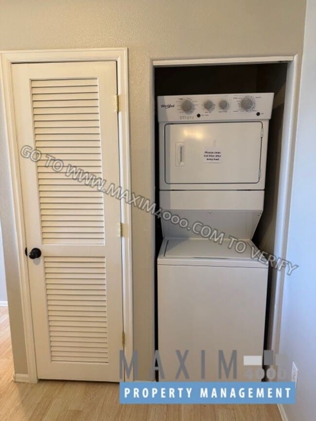 Building Photo - 385 Sunnyside Cir