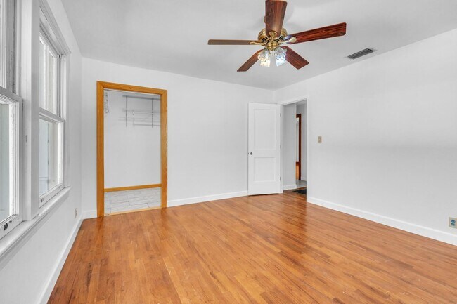 Building Photo - Charming home with large garage & attached...