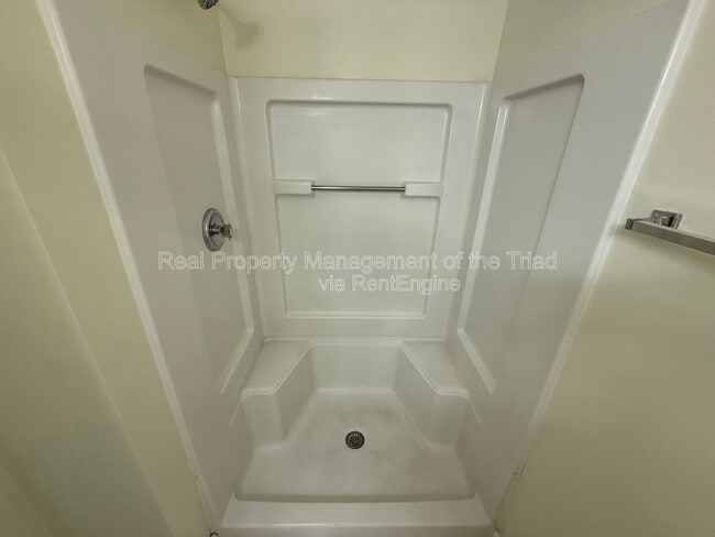 Building Photo - 5012 Lawndale Dr