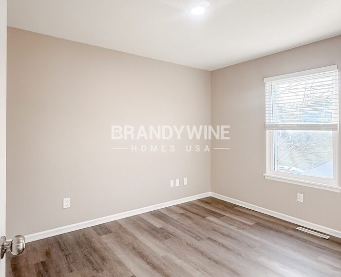 Building Photo - 918 SE Kingscross Rd