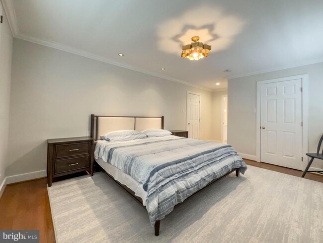 Building Photo - 42 Greythorne Woods Cir