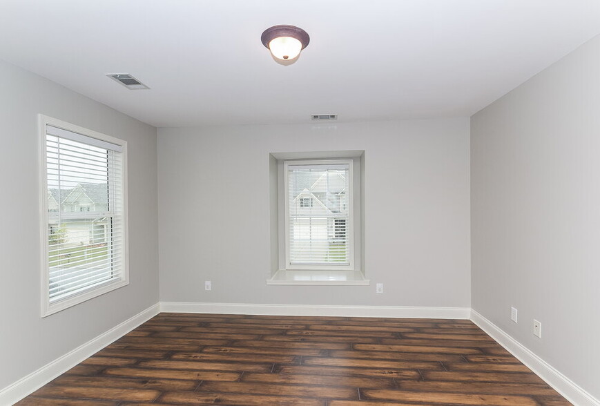 Building Photo - 231 Parkmont Way
