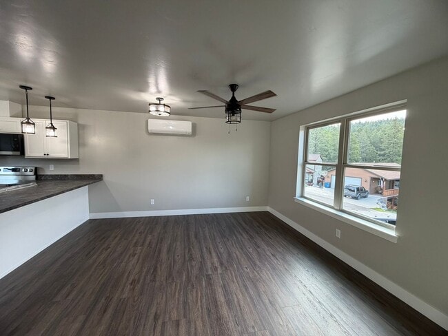 Building Photo - 119 Saddle Loop