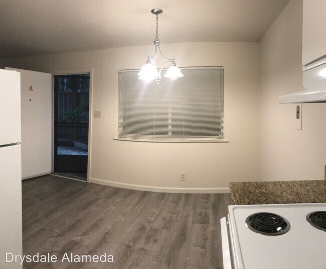 Building Photo - 2211 San Antonio Ave