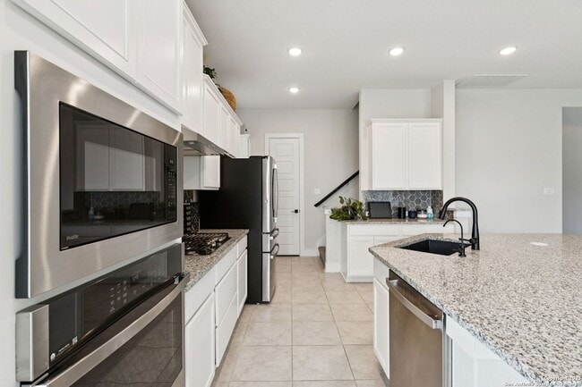 Building Photo - 462 Vamanos