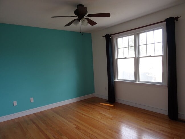 Building Photo - Modern 2Br-1.5Ba Townhouse in East Weymouth