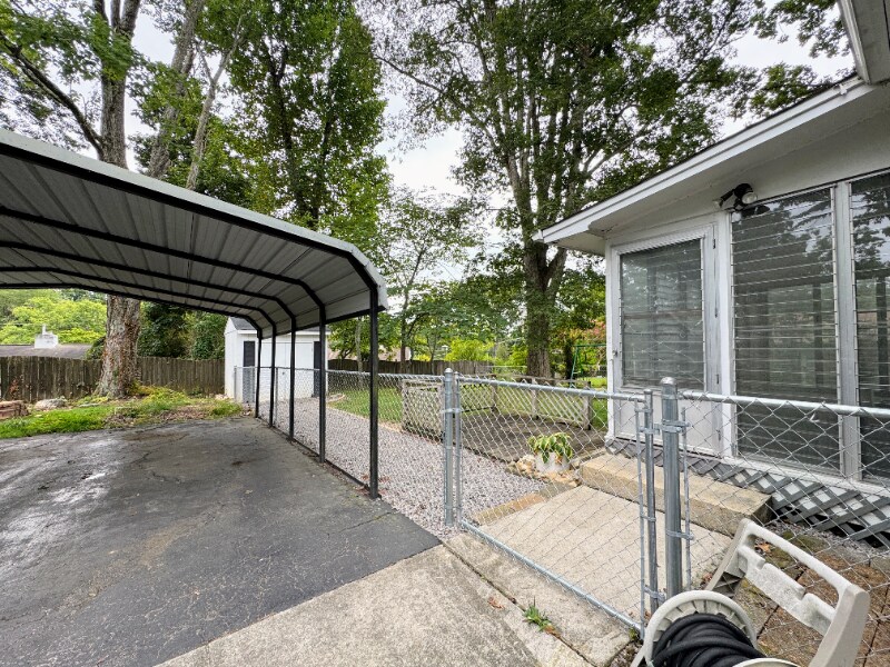 Building Photo - 465 East Dr