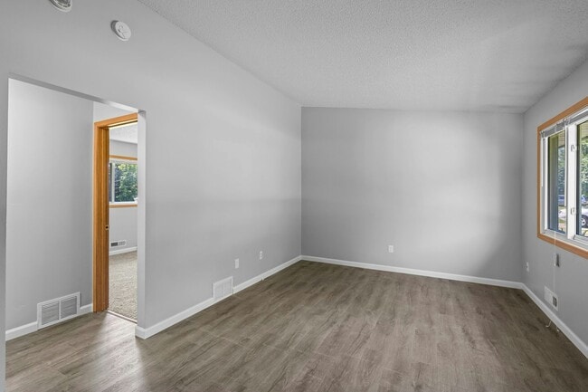 Building Photo - 14840 Dallara Ave