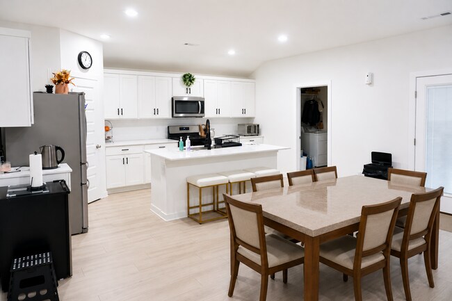 Building Photo - 4494 W Canyon Run Dr