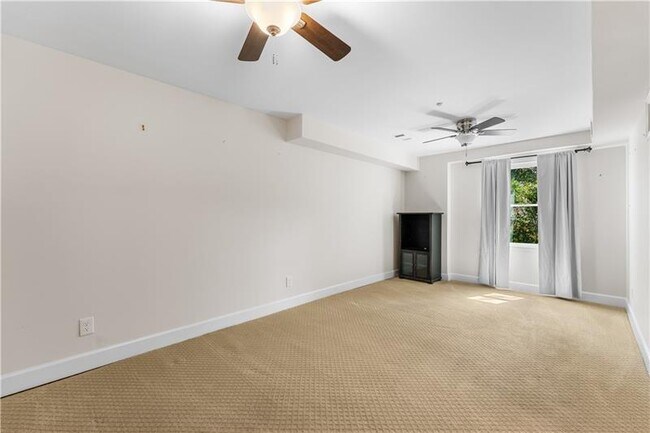 Building Photo - 345 Dogwood Trail